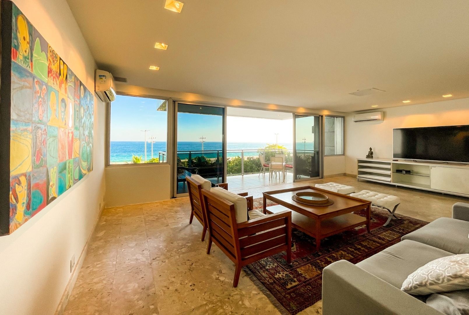 Sala de estar com vista frontal para o mar, apartamento AP0199 na Av. Vieira Souto