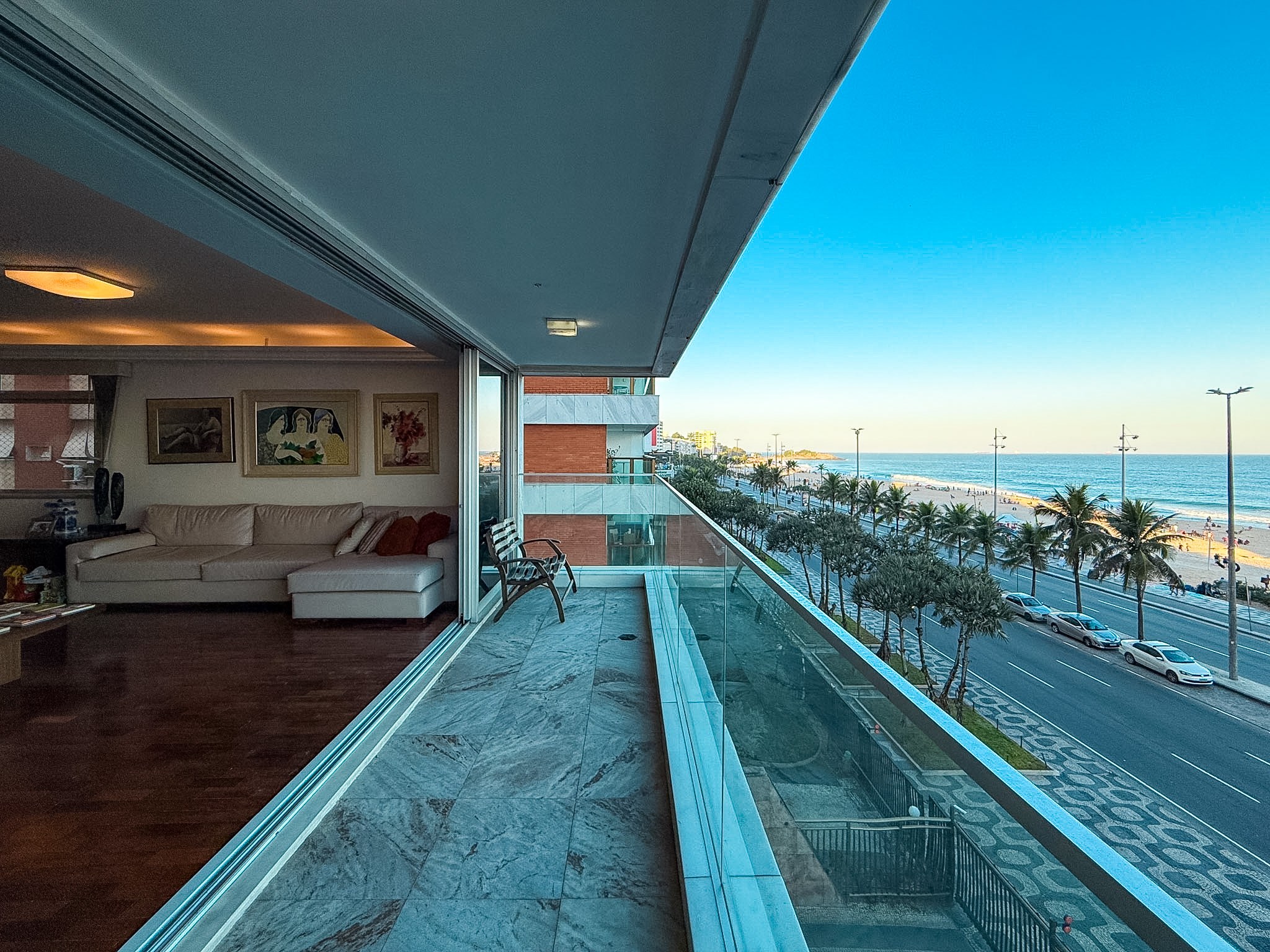 Varanda frontal para a praia de Ipanema, apartamento AP1910 na Av. Vieira Souto