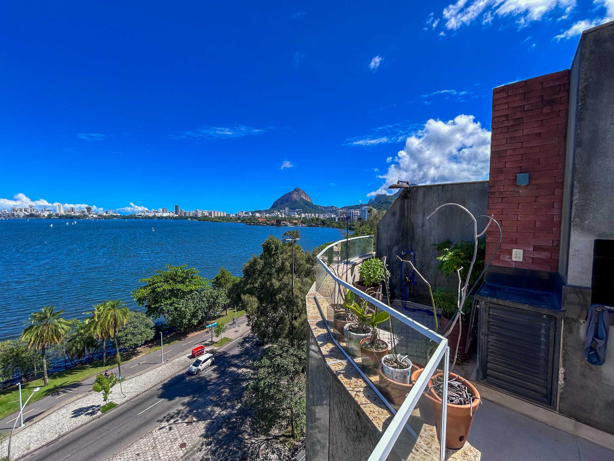 Terraço com vista frontal para a Lagoa, cobertura CO0563